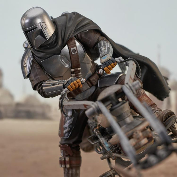 Star Wars Mandalorian Din Djarin with Speeder Bike Statue (Gentle Giant)