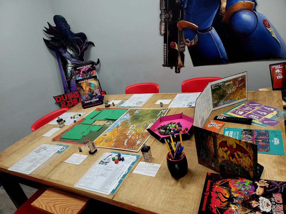 Dungeons & Dragons: Welcome to the Hellfire Club A Six Week Adventure for Beginners And Those New to D&D ( 10+)