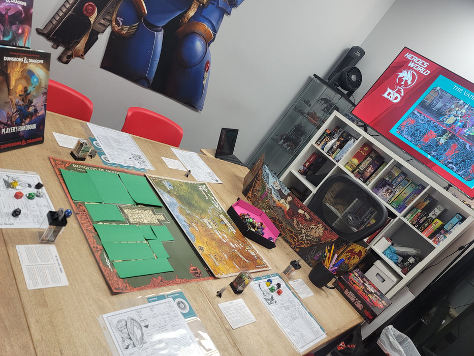 Dungeons & Dragons: Welcome to the Hellfire Club A Six Week Adventure for Beginners And Those New to D&D ( 10+)