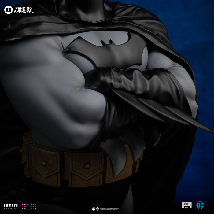 [PREORDER] Batman DC Trinity Quarter Scale Statue