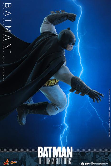 [PREORDER] Batman Sixth Scale Figure