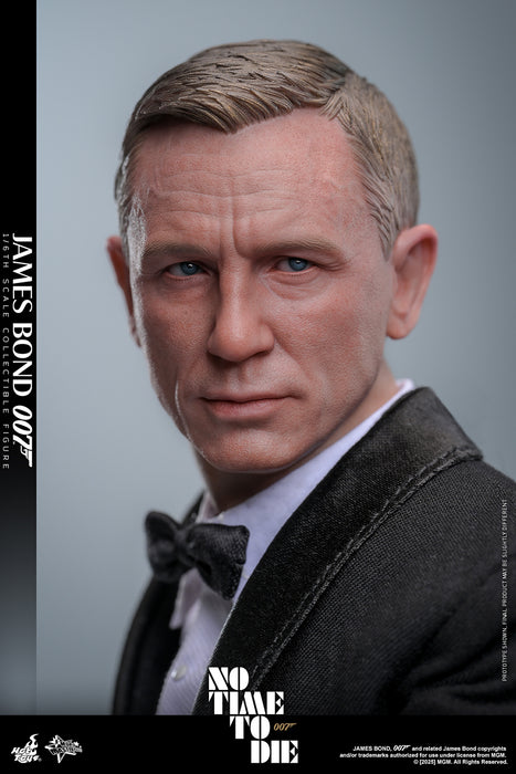 [PREORDER] James Bond Sixth Scale Figure