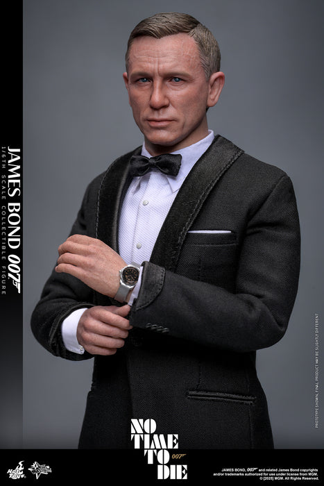 [PREORDER] James Bond Sixth Scale Figure