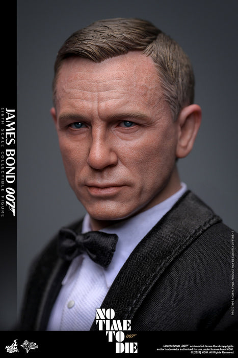 [PREORDER] James Bond Sixth Scale Figure