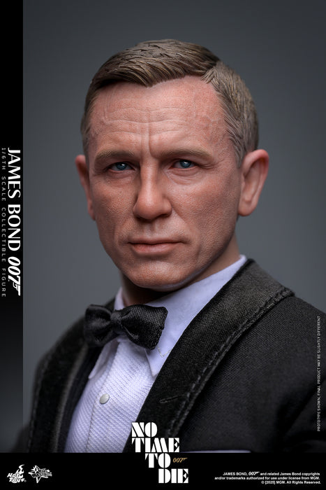 [PREORDER] James Bond Sixth Scale Figure