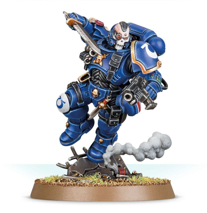 Space Marines: Primaris Lieutenant in Reiver Armour | Warhammer 40,000 | Games Workshop
