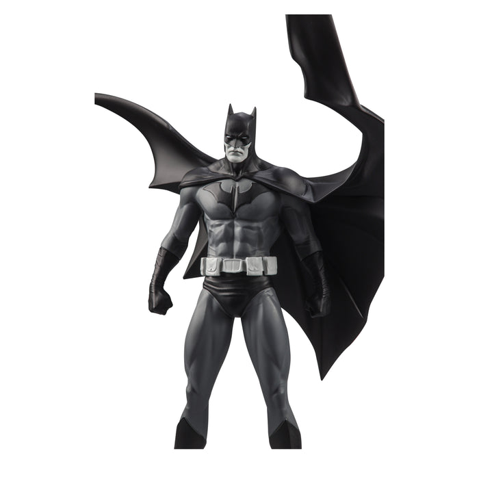 DC DIRECT - BATMAN BLACK & WHITE - BATMAN BY JORGE JIMINEZ (RESIN)