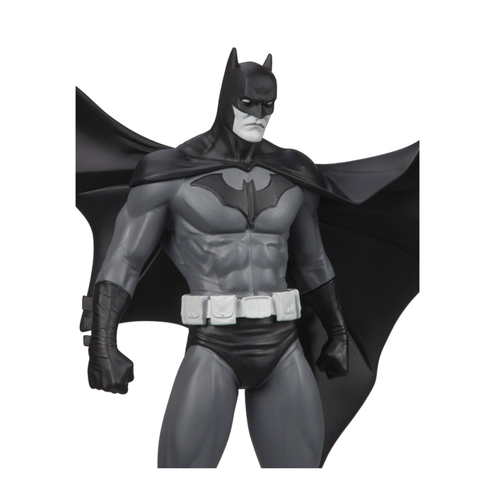 DC DIRECT - BATMAN BLACK & WHITE - BATMAN BY JORGE JIMINEZ (RESIN)