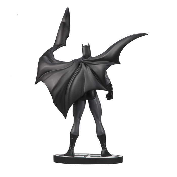 DC DIRECT - BATMAN BLACK & WHITE - BATMAN BY JORGE JIMINEZ (RESIN)