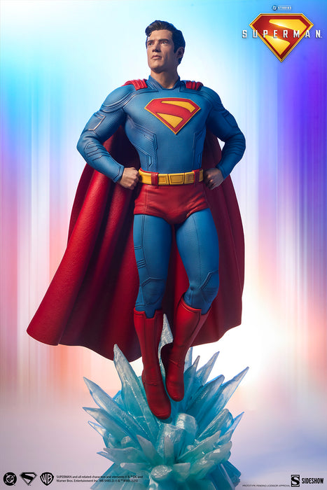 [PREORDER] Superman™ Premium Format™ Figure