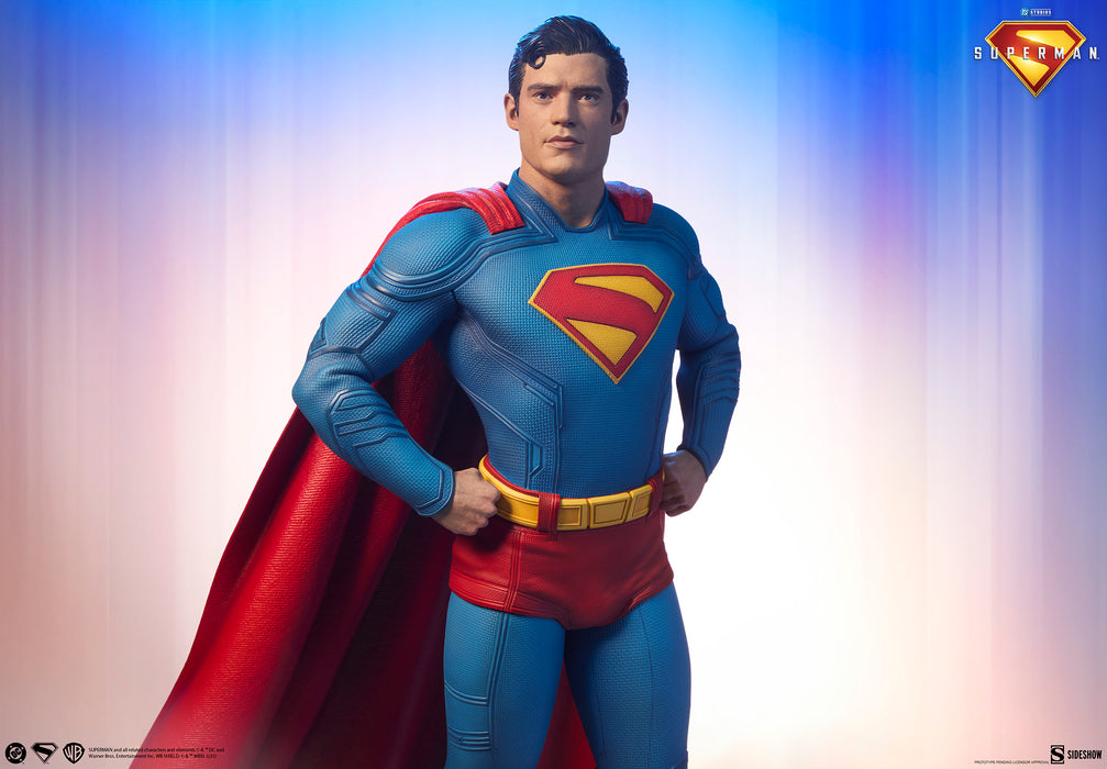 [PREORDER] Superman™ Premium Format™ Figure