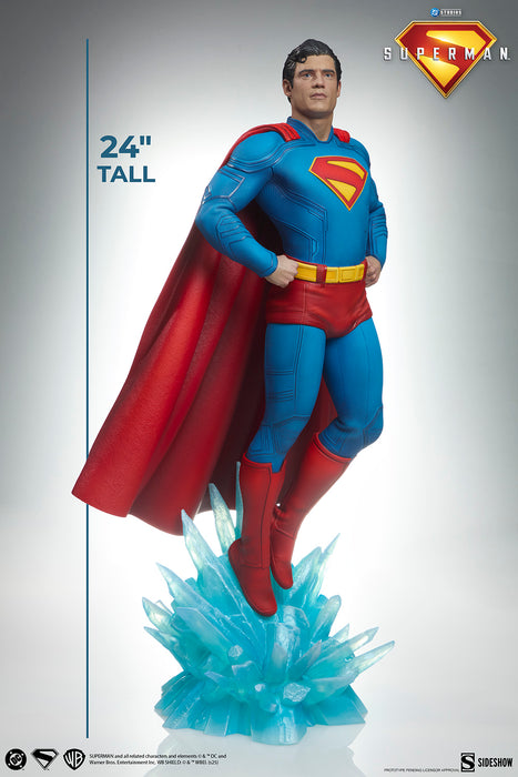 [PREORDER] Superman™ Premium Format™ Figure