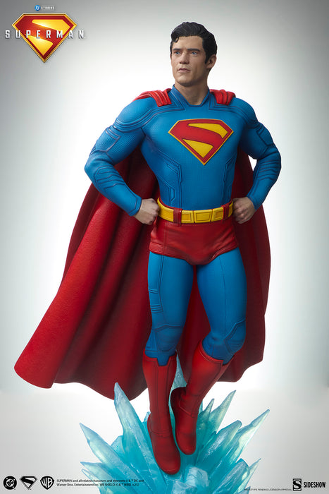 [PREORDER] Superman™ Premium Format™ Figure