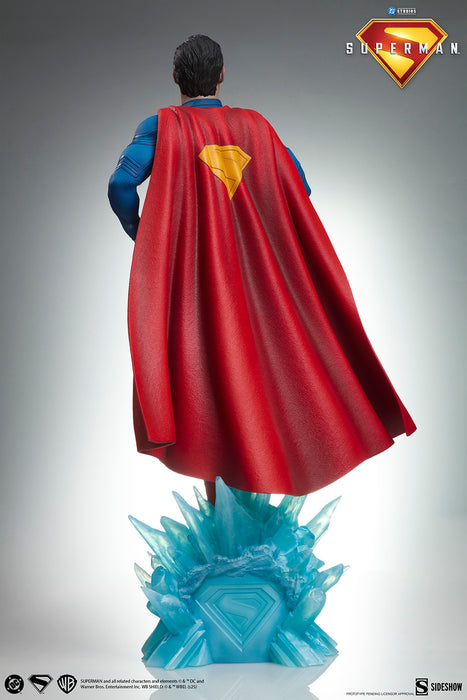 [PREORDER] Superman™ Premium Format™ Figure